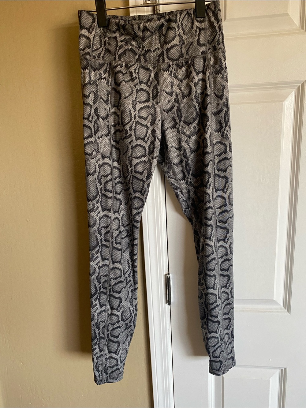 Avia Leggings  Size Small (2 pack) High Rise Pocket Leggings